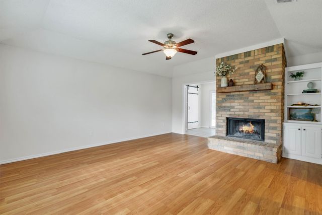 445 Parkridge Boulevard, Burleson, TX 76028