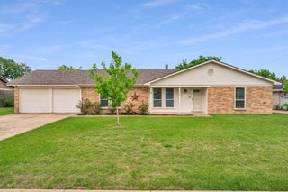 445 Parkridge Boulevard, Burleson, TX 76028