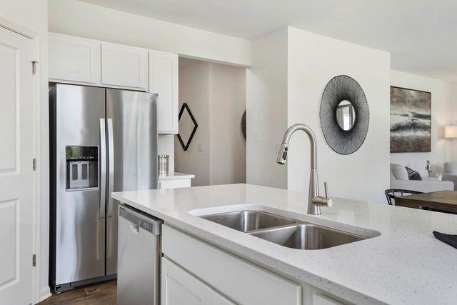 996 Sapphire Lane, Montgomery, IL 60538