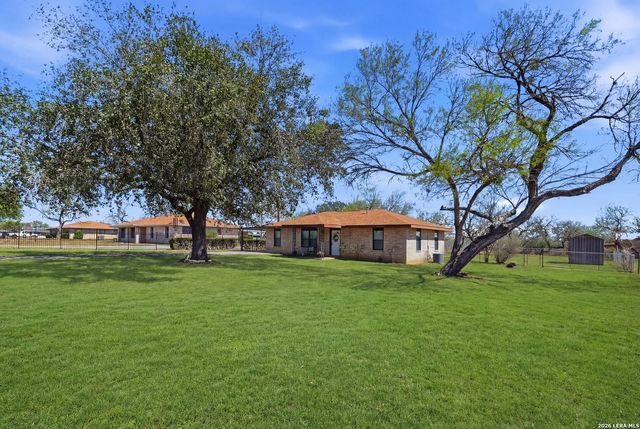 8042 Knowlton Rd, San Antonio, TX 78263