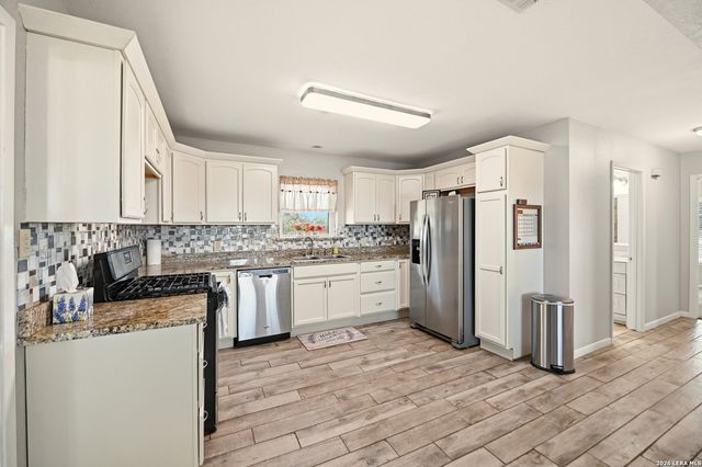 8042 Knowlton Rd, San Antonio, TX 78263