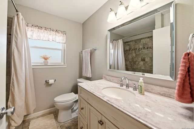 8042 Knowlton Rd, San Antonio, TX 78263