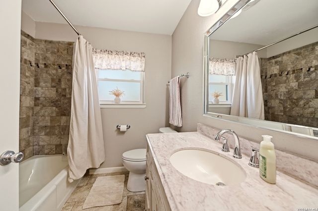 8042 Knowlton Rd, San Antonio, TX 78263