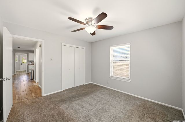 8042 Knowlton Rd, San Antonio, TX 78263