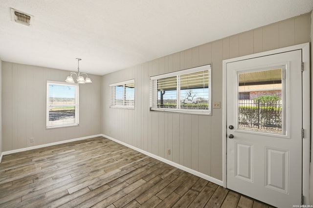 8042 Knowlton Rd, San Antonio, TX 78263