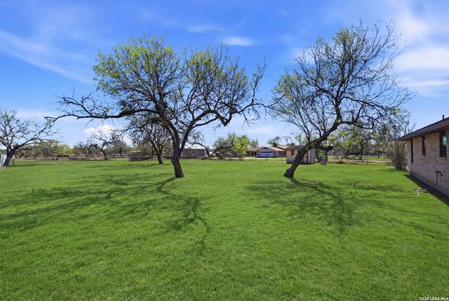 8042 Knowlton Rd, San Antonio, TX 78263