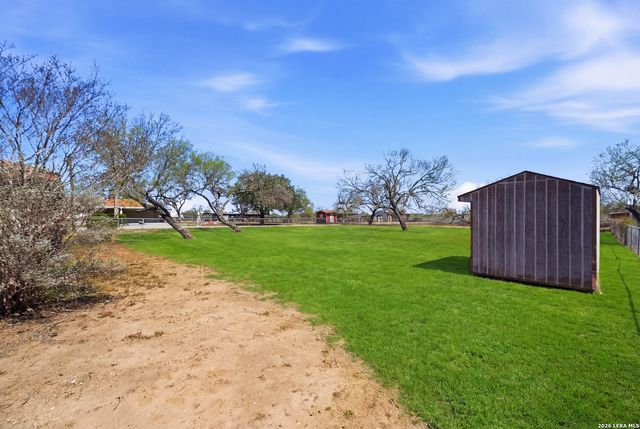 8042 Knowlton Rd, San Antonio, TX 78263