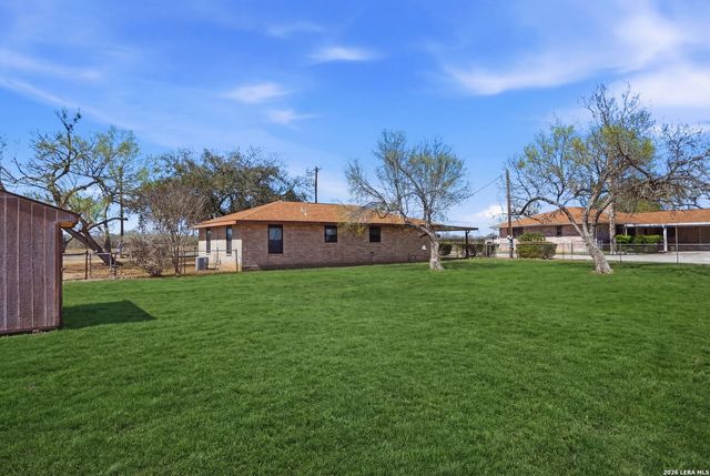 8042 Knowlton Rd, San Antonio, TX 78263