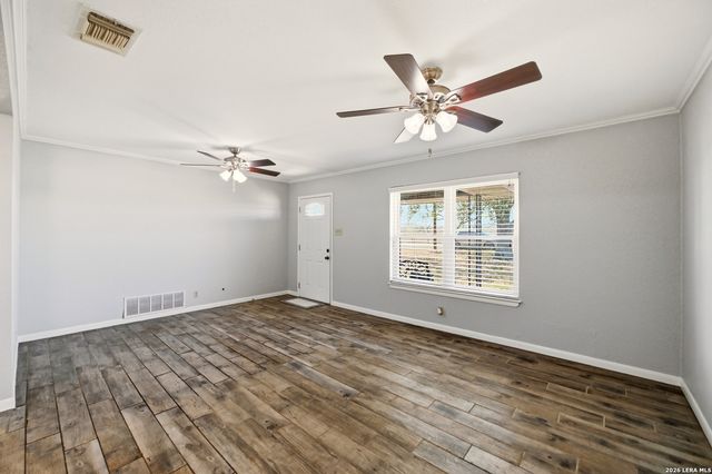 8042 Knowlton Rd, San Antonio, TX 78263