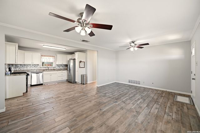 8042 Knowlton Rd, San Antonio, TX 78263