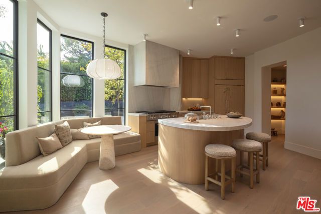 1122 La Altura Road, Beverly Hills, CA 90210