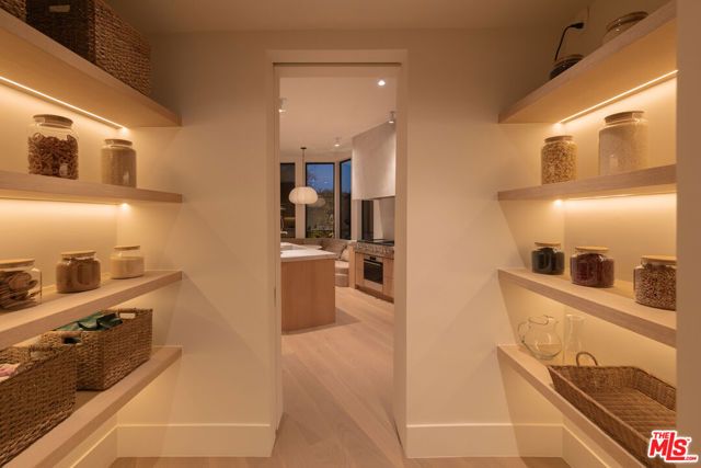 1122 La Altura Road, Beverly Hills, CA 90210