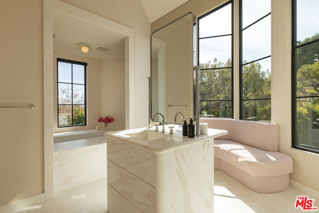 1122 La Altura Road, Beverly Hills, CA 90210