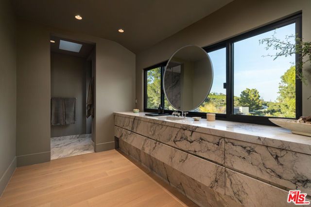 1122 La Altura Road, Beverly Hills, CA 90210