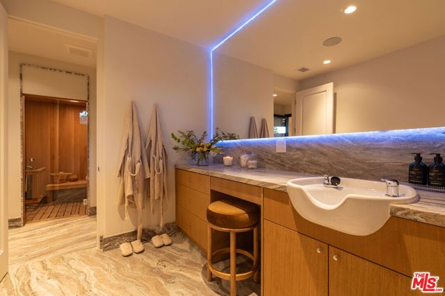 1122 La Altura Road, Beverly Hills, CA 90210
