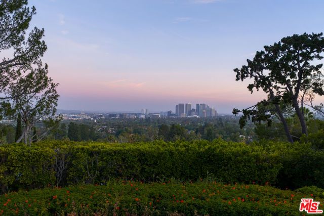 1122 La Altura Road, Beverly Hills, CA 90210