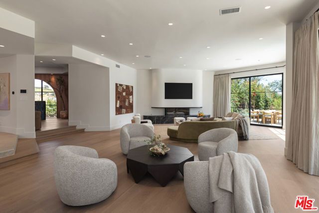 1122 La Altura Road, Beverly Hills, CA 90210