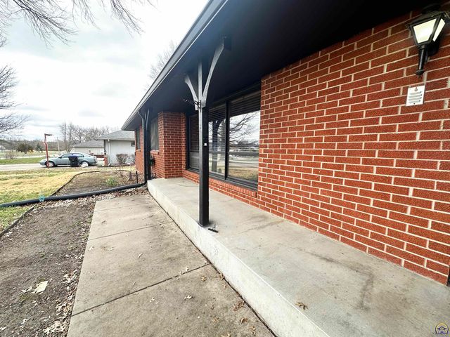 3537 SE Croco RD, Topeka, KS 66605