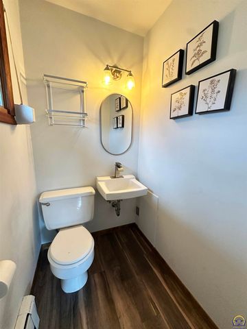 3537 SE Croco RD, Topeka, KS 66605