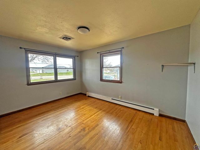 3537 SE Croco RD, Topeka, KS 66605