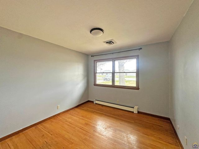 3537 SE Croco RD, Topeka, KS 66605