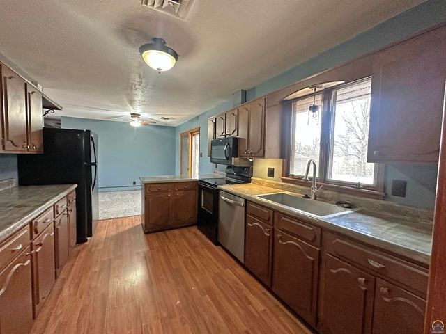 3537 SE Croco RD, Topeka, KS 66605