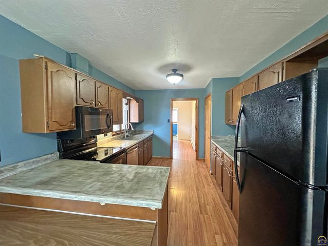 3537 SE Croco RD, Topeka, KS 66605