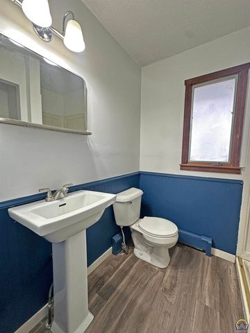 3537 SE Croco RD, Topeka, KS 66605