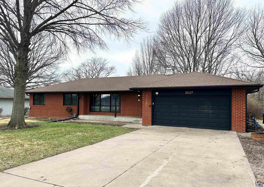 3537 SE Croco RD, Topeka, KS 66605