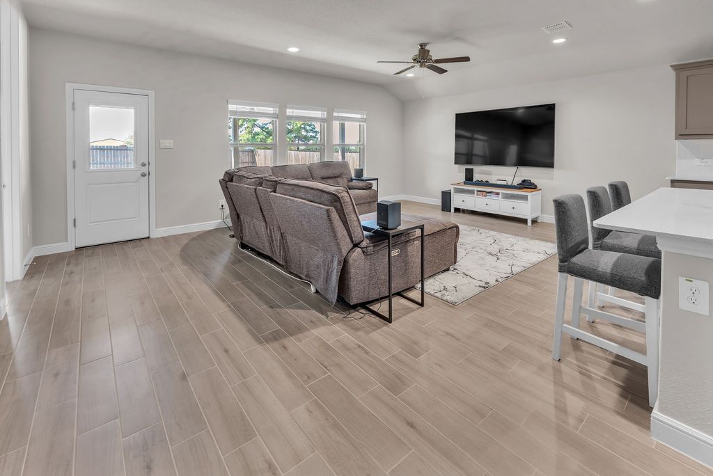 872 Alexandria Lane, Joshua, TX 76058 — photo 4