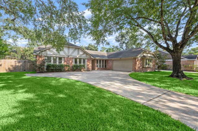 3911 Cypress Lake Drive, Spring, TX 77388