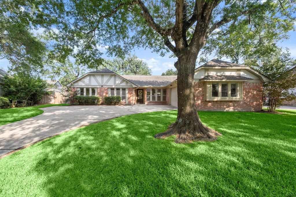 3911 Cypress Lake Drive, Spring, TX 77388