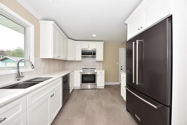 111 S Middle ROAD, Belgium, WI 53004