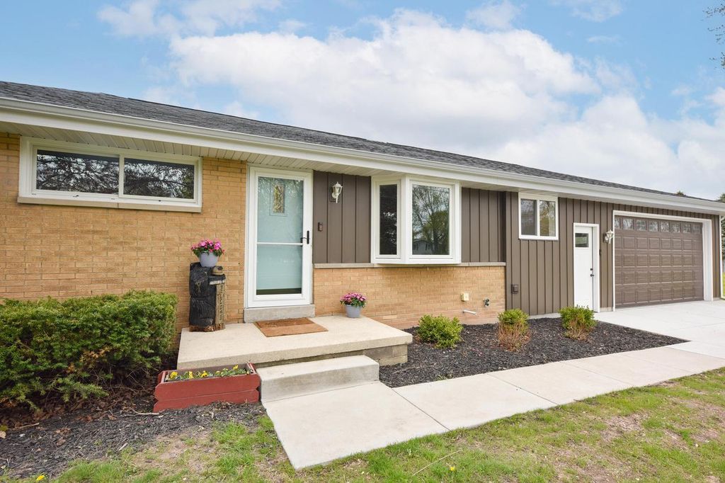 111 S Middle ROAD, Belgium, WI 53004