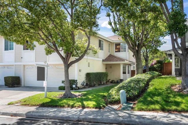 7810 Mission Montana Pl, San Diego, CA 92120