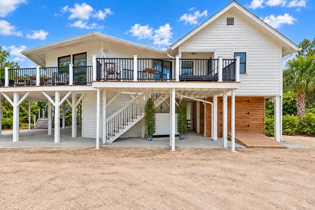 4705 Lewis Dr., North Myrtle Beach, SC 29582