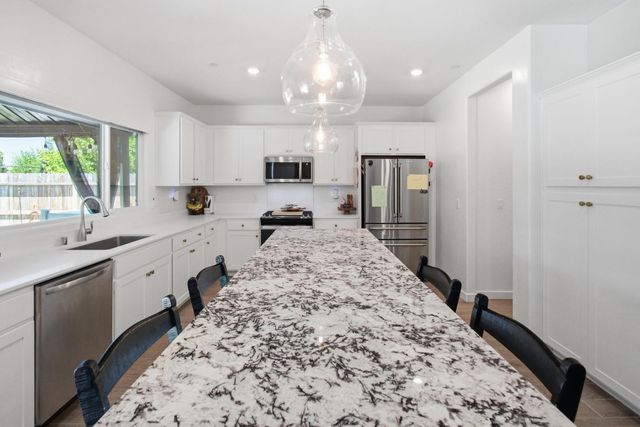 479 S Filbert Avenue, Fresno, CA 93727
