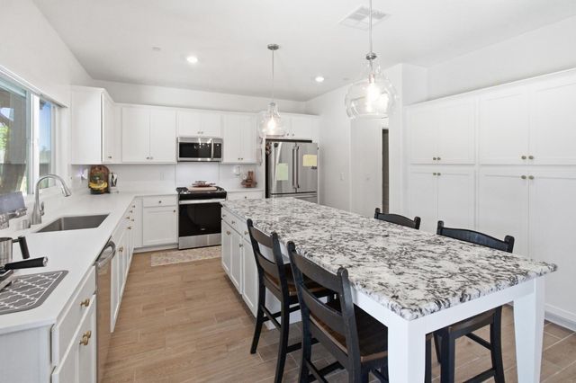 479 S Filbert Avenue, Fresno, CA 93727