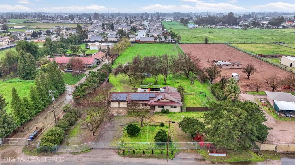 Image 1 of property listing at 2203 N Cornelia Avenue, Fresno, CA 93722