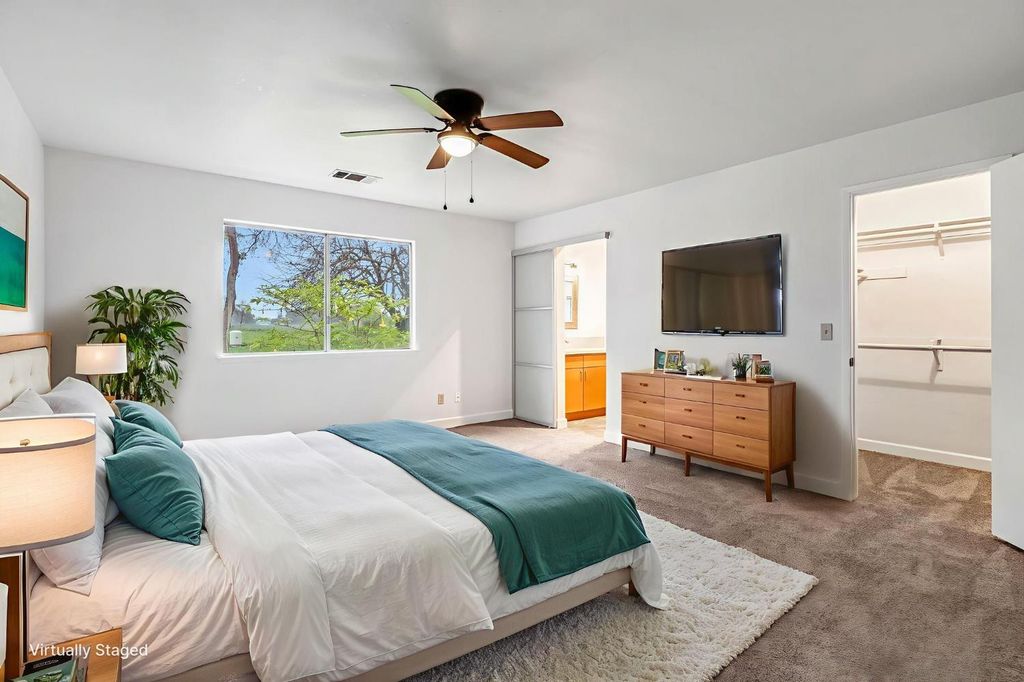 Image 20 of property listing at 2203 N Cornelia Avenue, Fresno, CA 93722