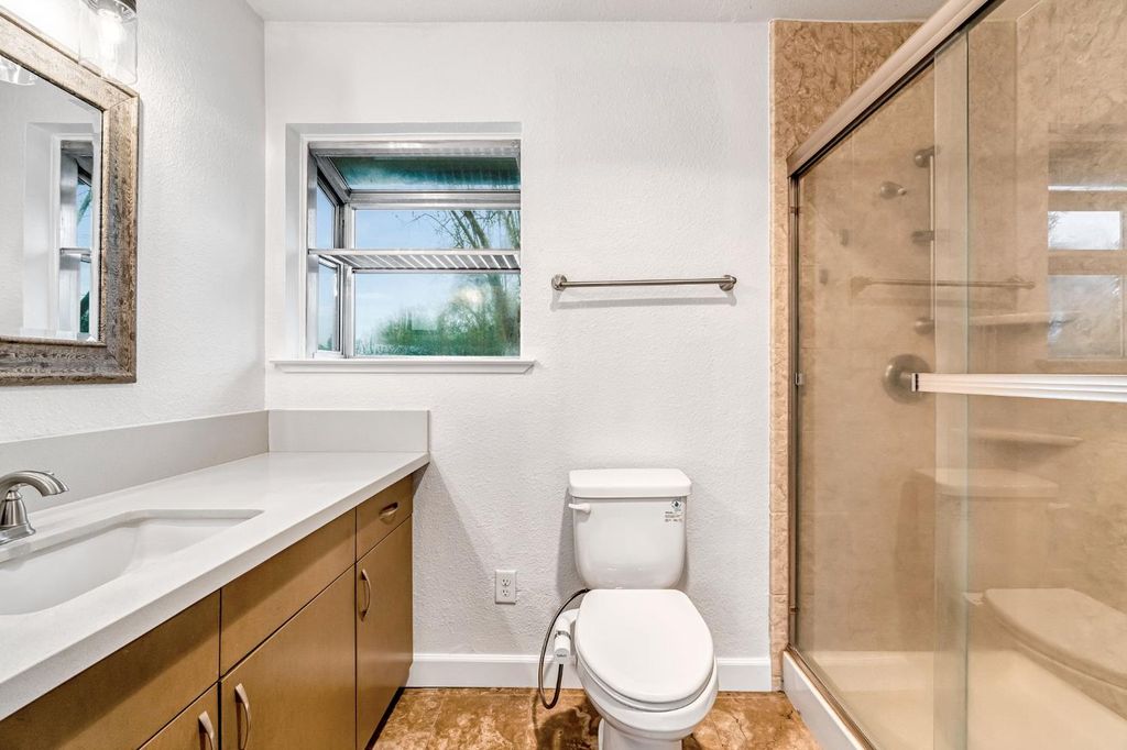 Image 22 of property listing at 2203 N Cornelia Avenue, Fresno, CA 93722