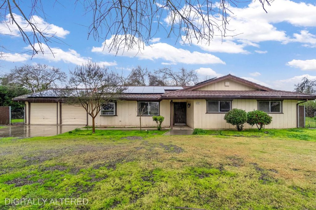 Image 4 of property listing at 2203 N Cornelia Avenue, Fresno, CA 93722