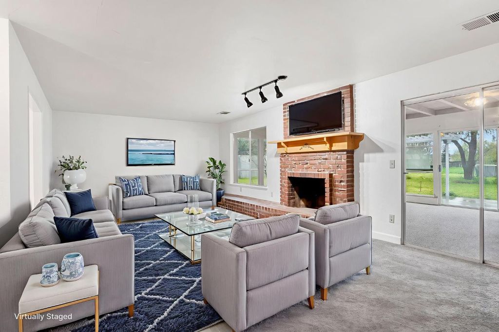 Image 8 of property listing at 2203 N Cornelia Avenue, Fresno, CA 93722