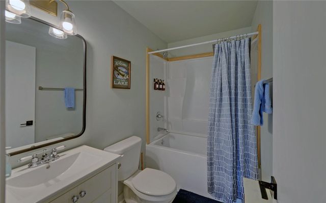 117 Woods Lane, Hartwell, GA 30643