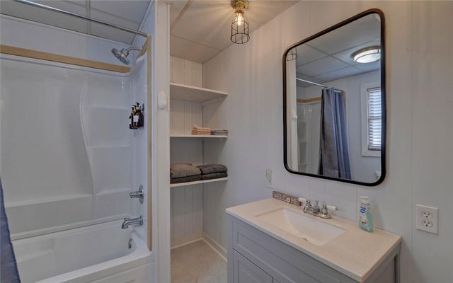 117 Woods Lane, Hartwell, GA 30643