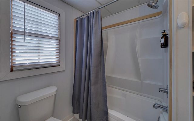 117 Woods Lane, Hartwell, GA 30643