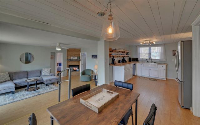 117 Woods Lane, Hartwell, GA 30643