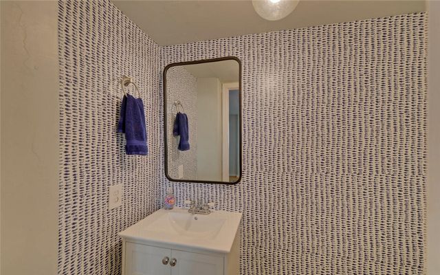 117 Woods Lane, Hartwell, GA 30643