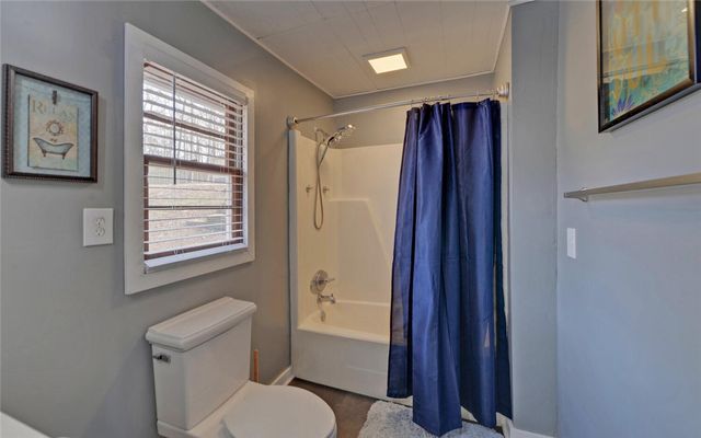 117 Woods Lane, Hartwell, GA 30643