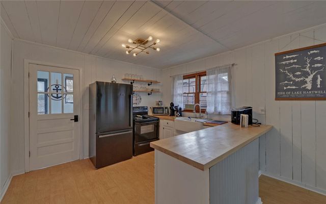 117 Woods Lane, Hartwell, GA 30643